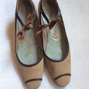 For display or repro - 60's small heeled shoes, beige suede, with tie detail
